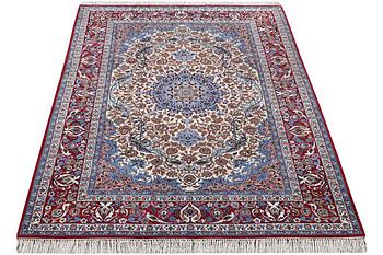 An Isfahan rug, a. 243 x 158 cm.