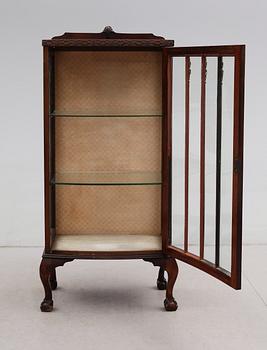 VITRINSKÅP, England, 1900-talets första hälft.