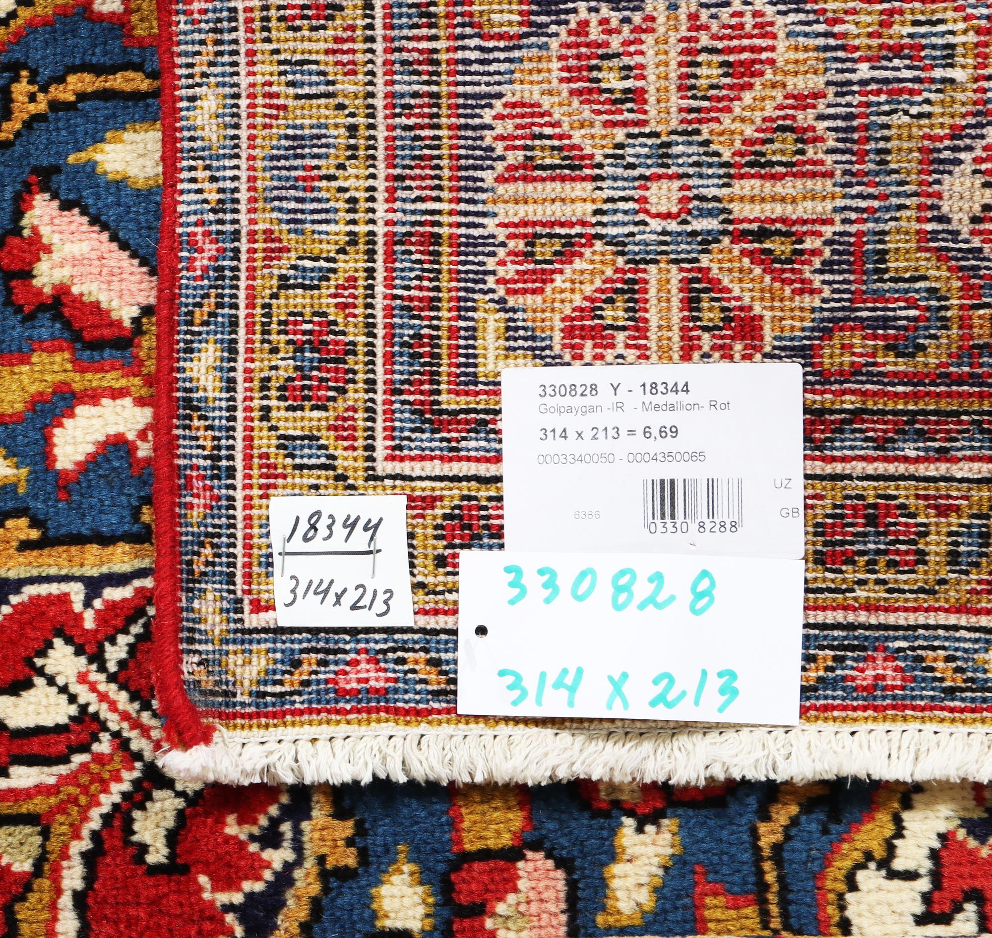 A Golpaygan carpet, c. 314 x 213 cm.