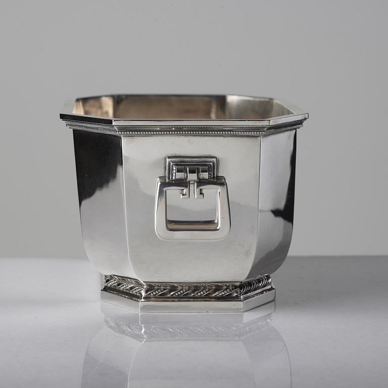 Atelier Borgila, jardiniere, Stockholm 1955, sterling ( silver från Falu Silvergruva).