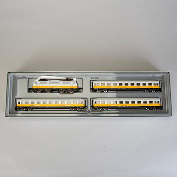 MÄRKLIN, "Lufthansa Airport Express" 2667 skala H0, Tyskland.