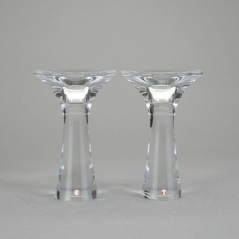LJUSSTAKAR, ett par, glas, "3412", signerade Tapio Wirkkala, Iittala.