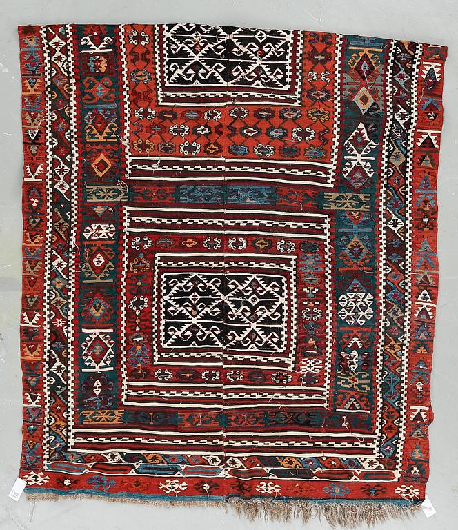 MATTA, semiantik Kelim. Ca 395x178 cm.