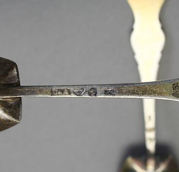 SKEDAR, saltskyfflar, silver, 6 st. vikt 4,9 gram, bl a 1852.
