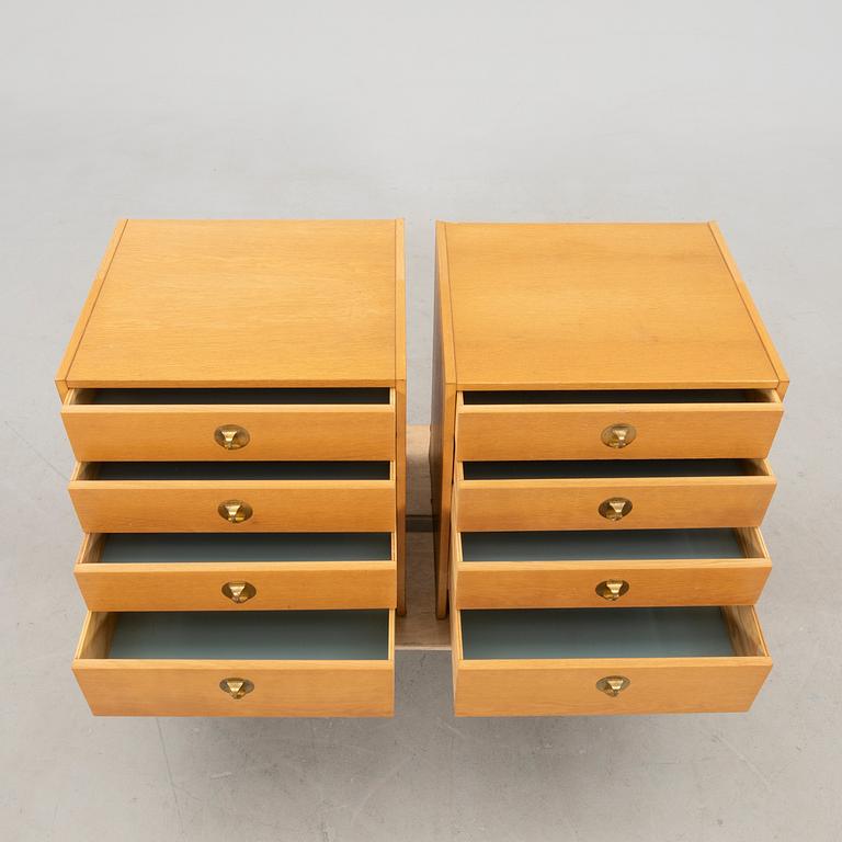 Bedside tables/pedestals, a pair from the second half of the 20th century.