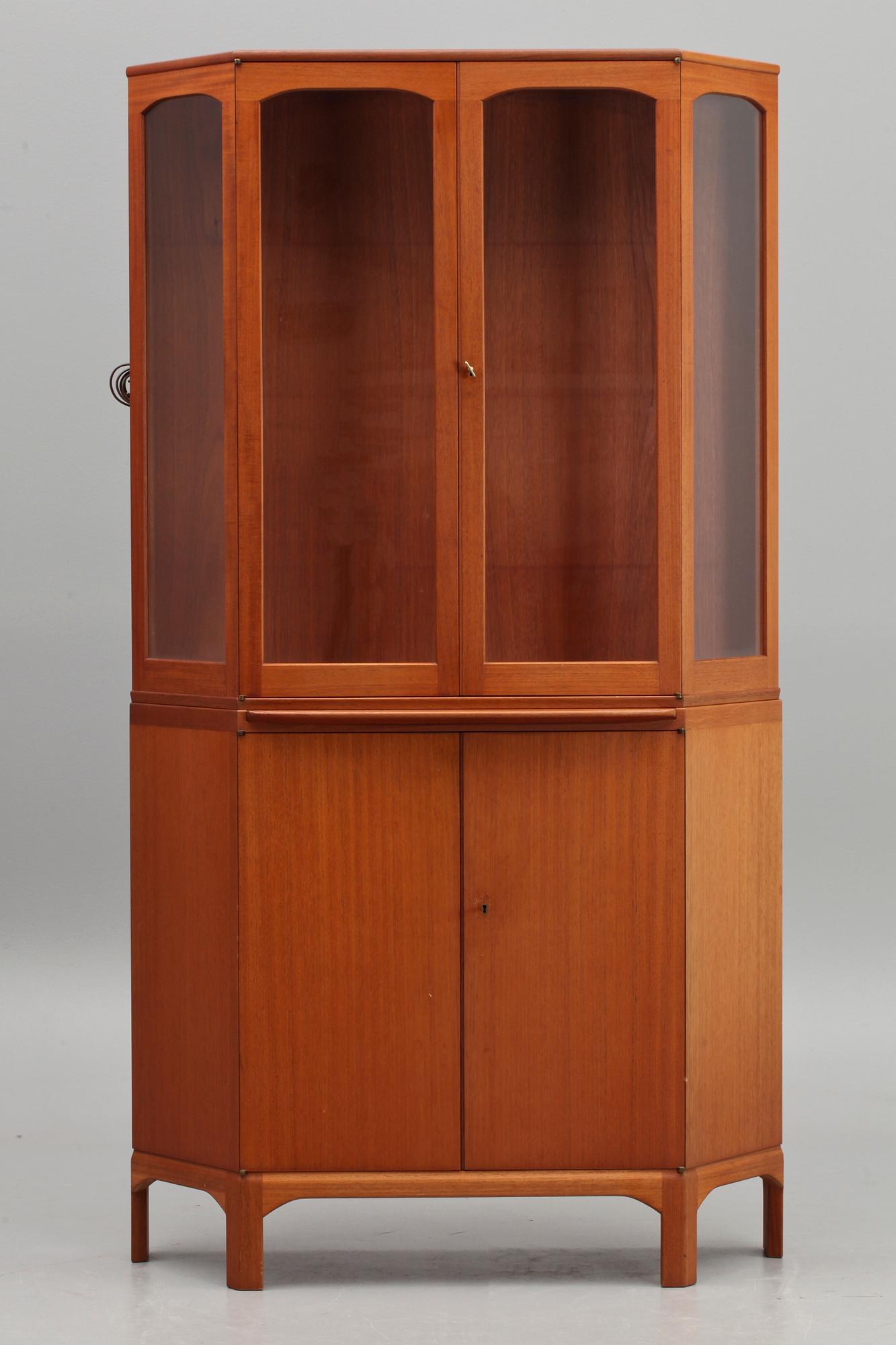 VITRINSKÅP, "Undantaget", Carl Malmsten, 1900-talets andra hälft.