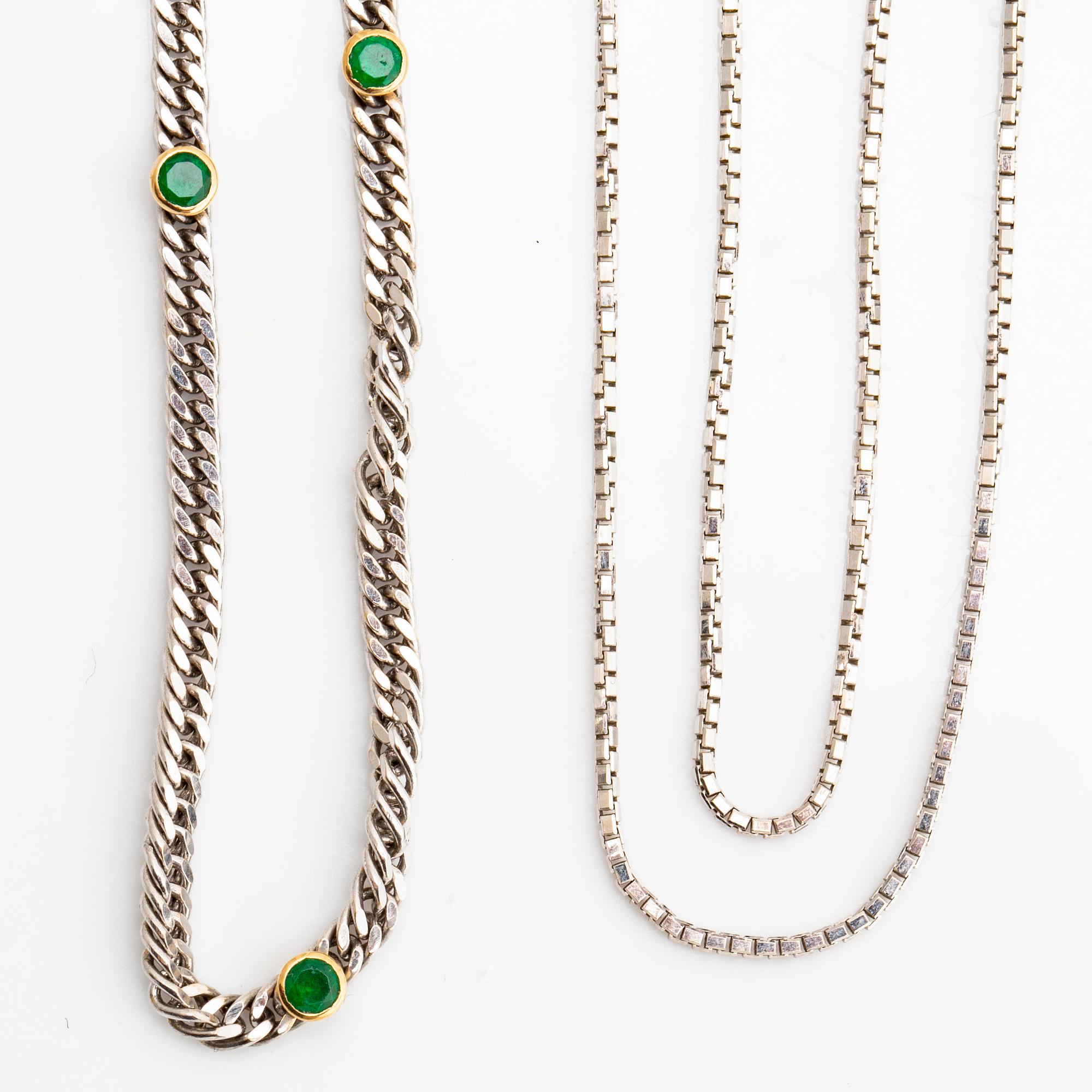 2 chains 18k whitegold, 1 with green stones, total weight 12,4 g.