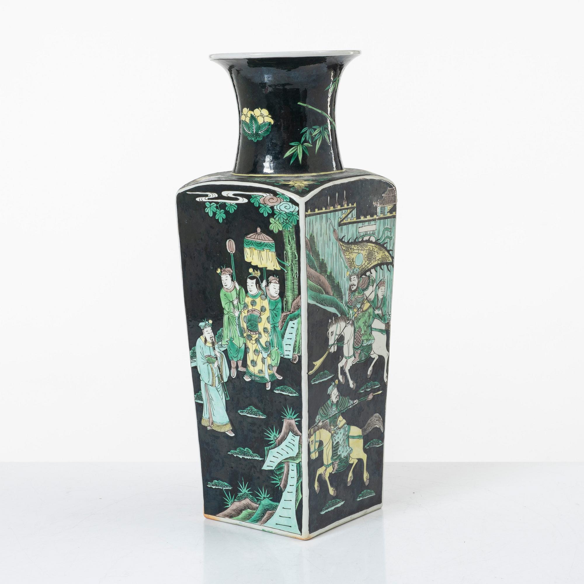 Vas, porslin. Sen Qingdynasti, omkring 1900.