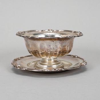 Gustaf Möllenborg, såsskål med fat, silver, Stockholm 1856-57.