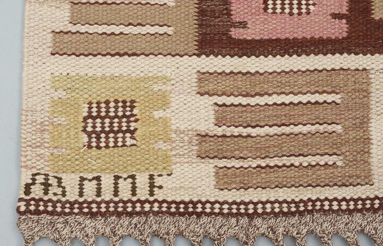 CARPET. "Nyponblomman". Flat weave (Rölakan). 306 x 205,5 cm. Signed AB MMF.