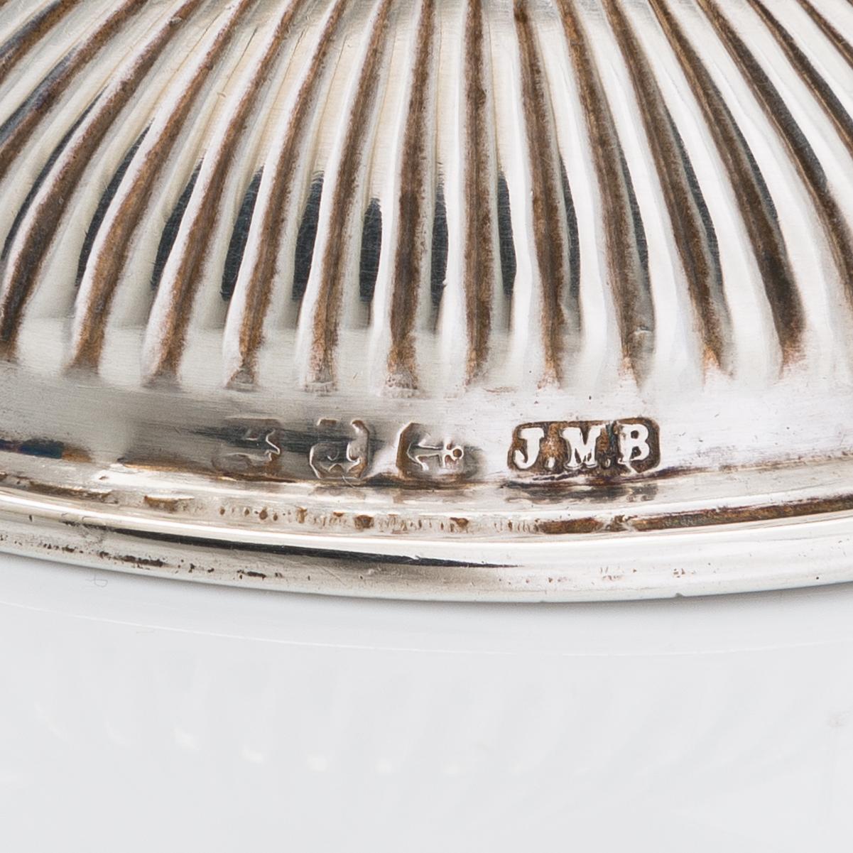 Parti bordssilver, 8 delar, sterlingsilver, England 1885-1909 och Edinburg 1807.