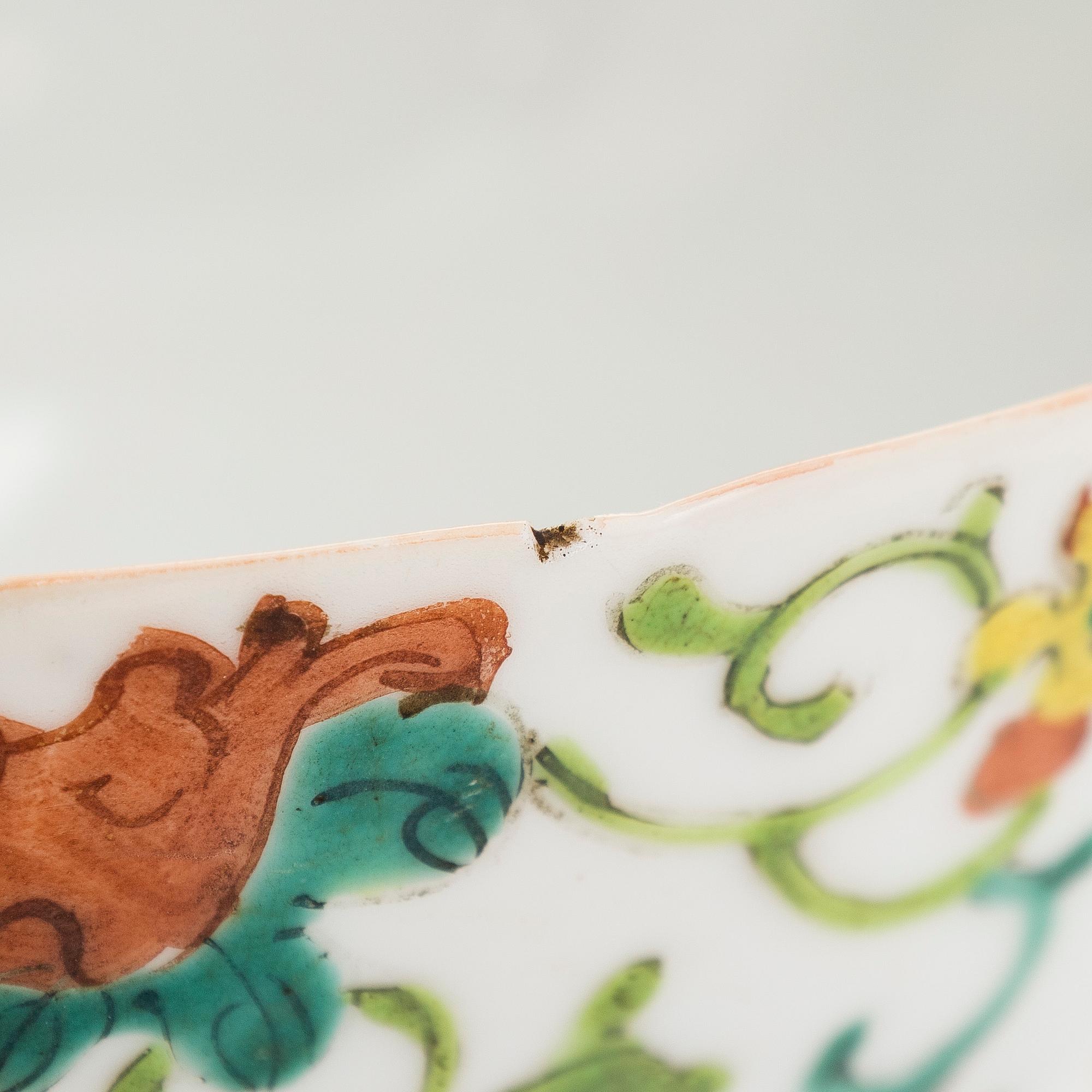 A set of five Chinese porcelain bowls, early 20th century.