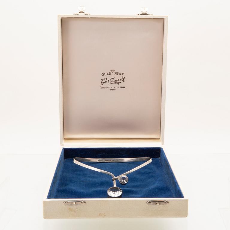 Gert Thysell, stelt halsband sterling silver och runda briljantslipade bergskristaller Gussi Malmö 1973.