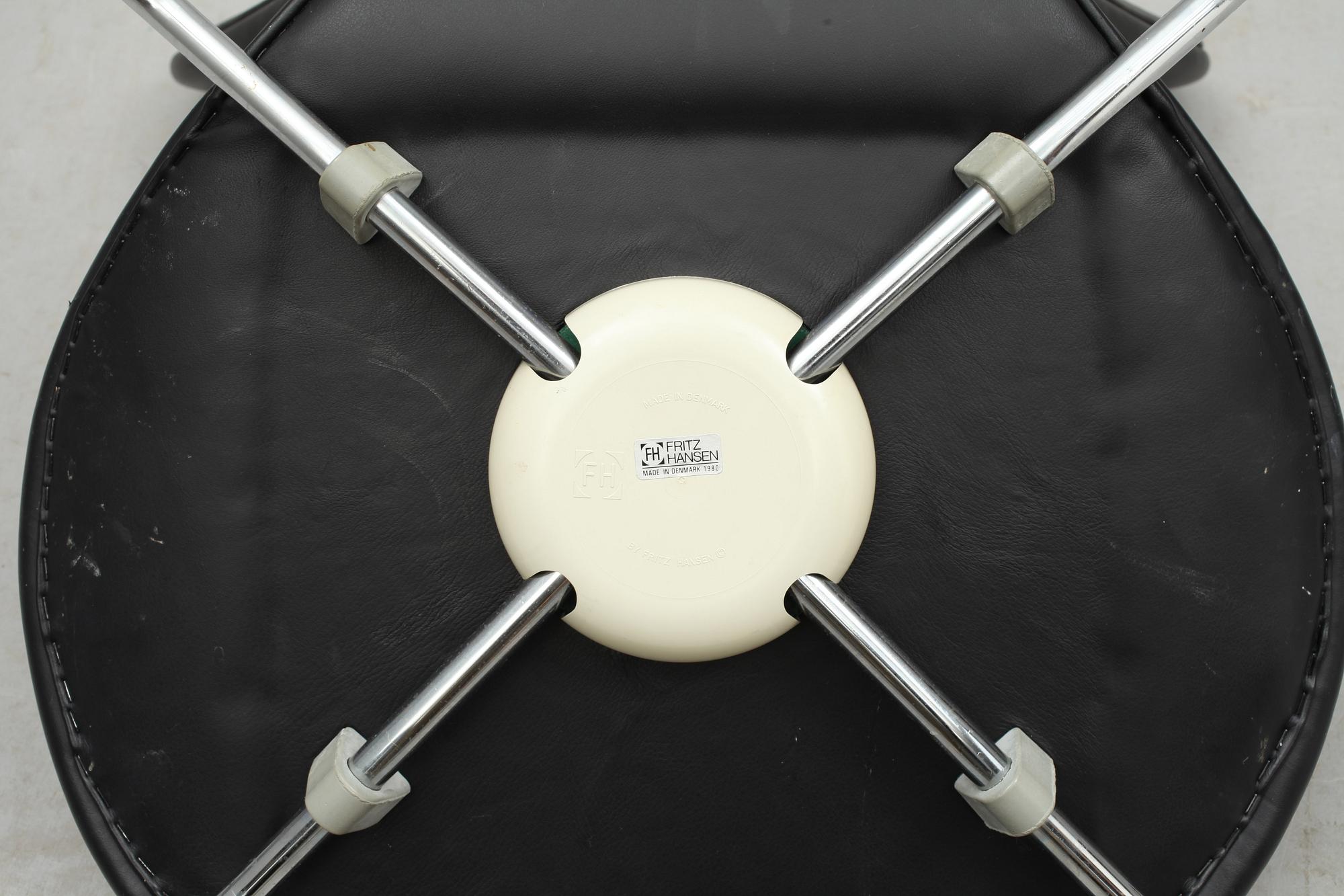 STOLAR, 4 st, "Sjuan", design Arne Jacobsen för Fritz Hansen, Danmark, 1980.