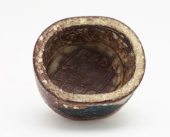 A Wilhelm Käge 'Farsta' stoneware bowl, Gustavsberg studio 1958.