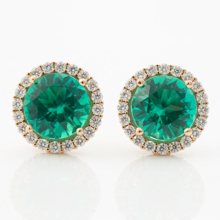 Earrings 18K gold with synthetic emeralds and brilliant-cut diamonds.