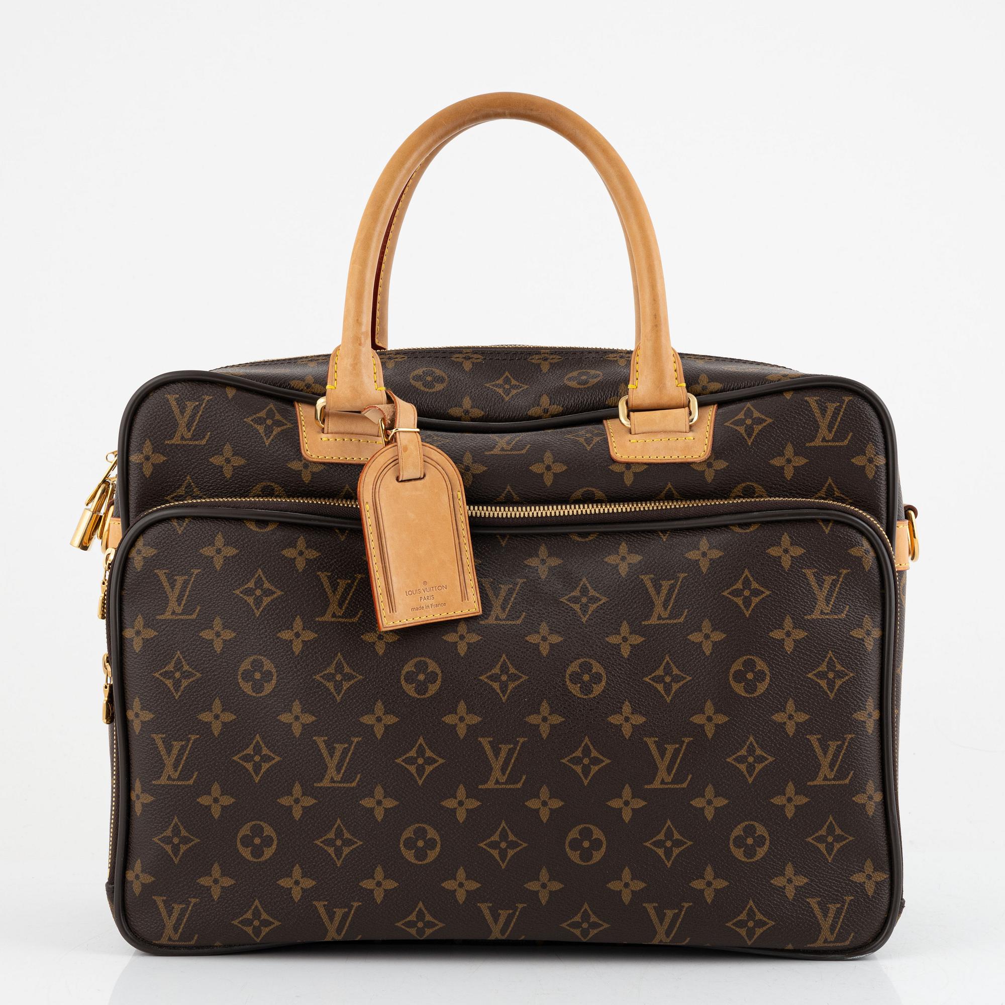 Louis Vuitton,.
