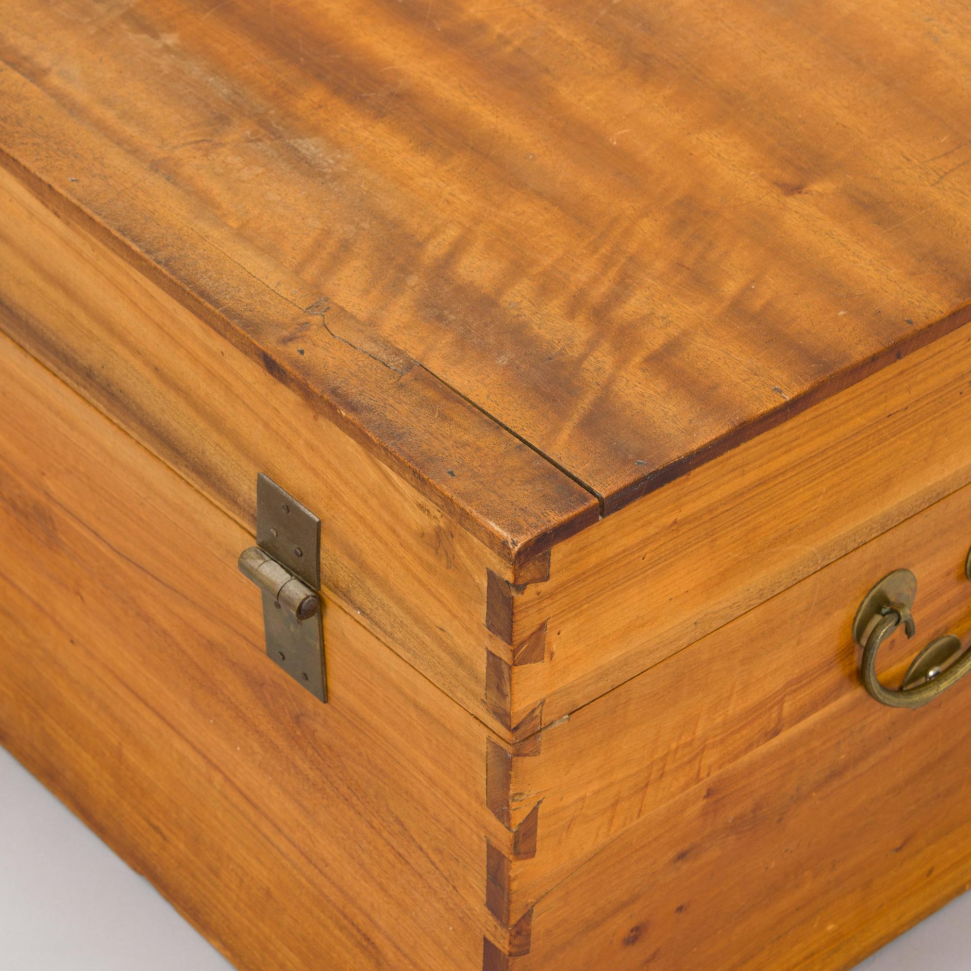 A Chinese wooden chest, first half of the 20th century.
