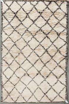 MATTA, Beni Ourain. Ca 290x185 cm.