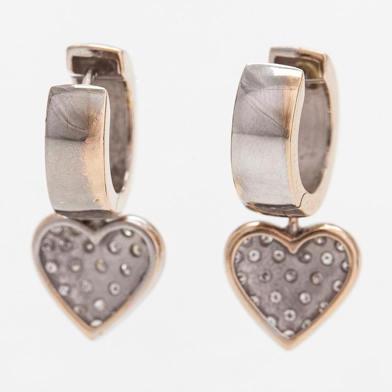 A pair of 14K white gold earrings, with diamondhearts totalling approximately 0.23 ct. Finnish controlmarks.