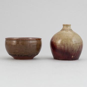 Yngve Blixt, a stoneware vase and a bowl, Höganäs, 1960-tal.