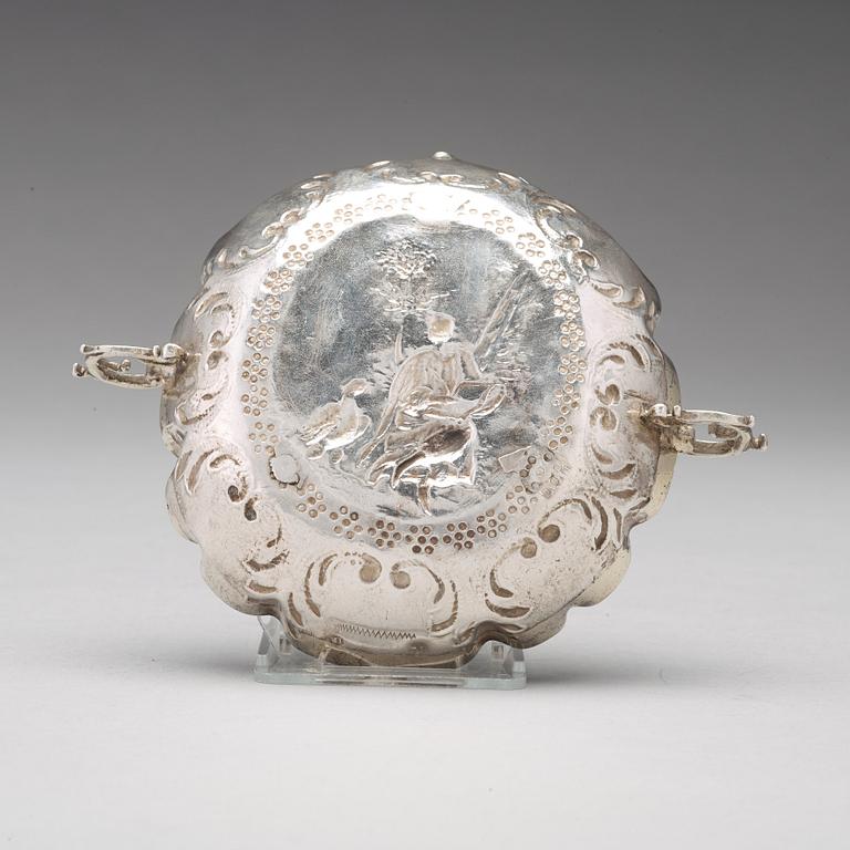 A German 17th centuryparcel-gilt silver sweet meat dish, mark of Johannes Kilian possibly, Augsburg 1685-1687.