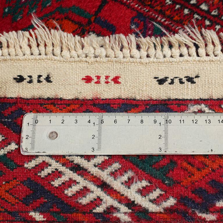 A Turkmen runner, old/semiantique, ca 257 x 79 cm.