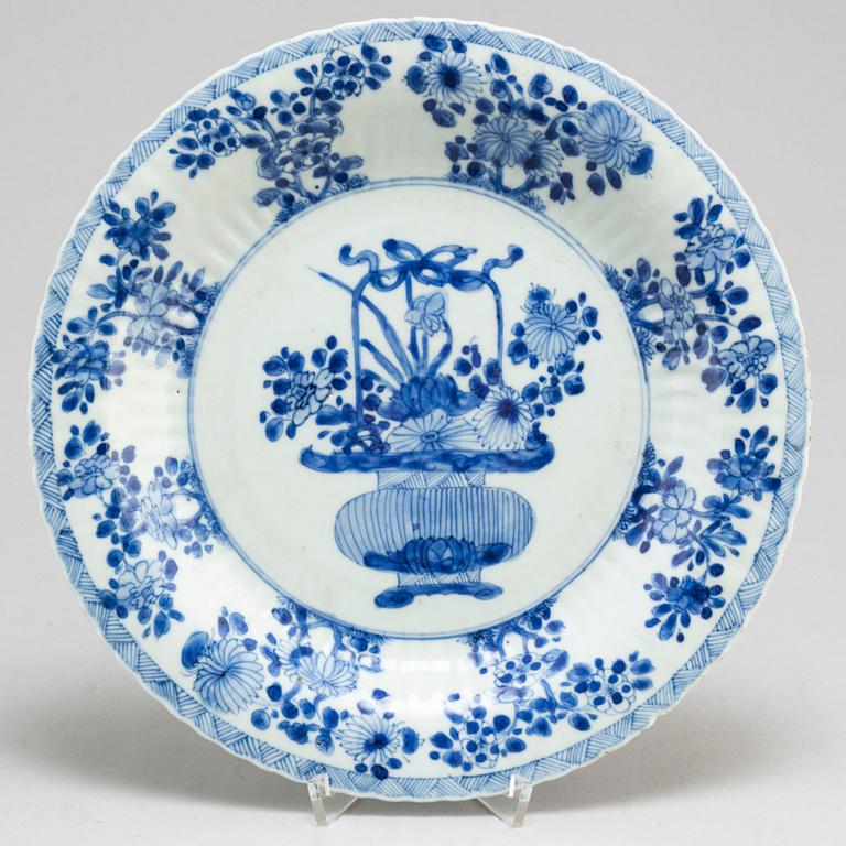 SKÅLFAT, kompaniporslin. Qing dynastin, Kangxi (1662-1722).