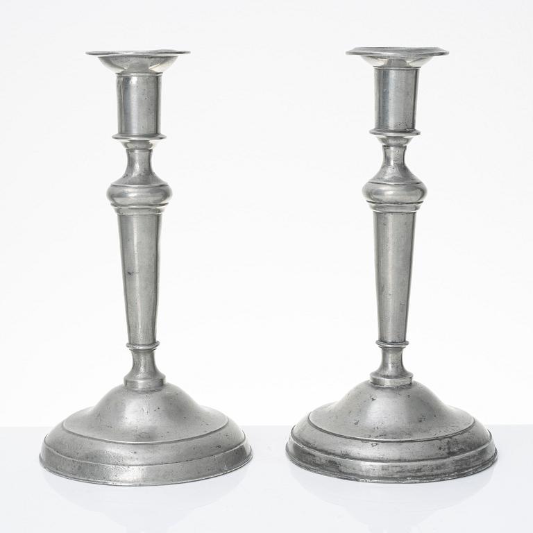 Ljusstakar, 2 par, tenn, bl.a. Israel Berglund, Malmö, 1800-tal.