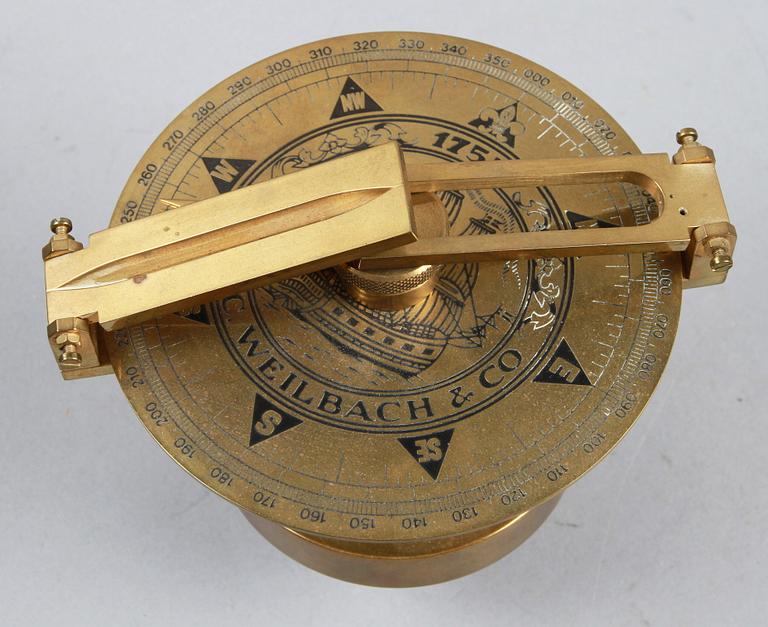 KOMPASS, mässing, Weilbach & Co. Sent 1900-tal.