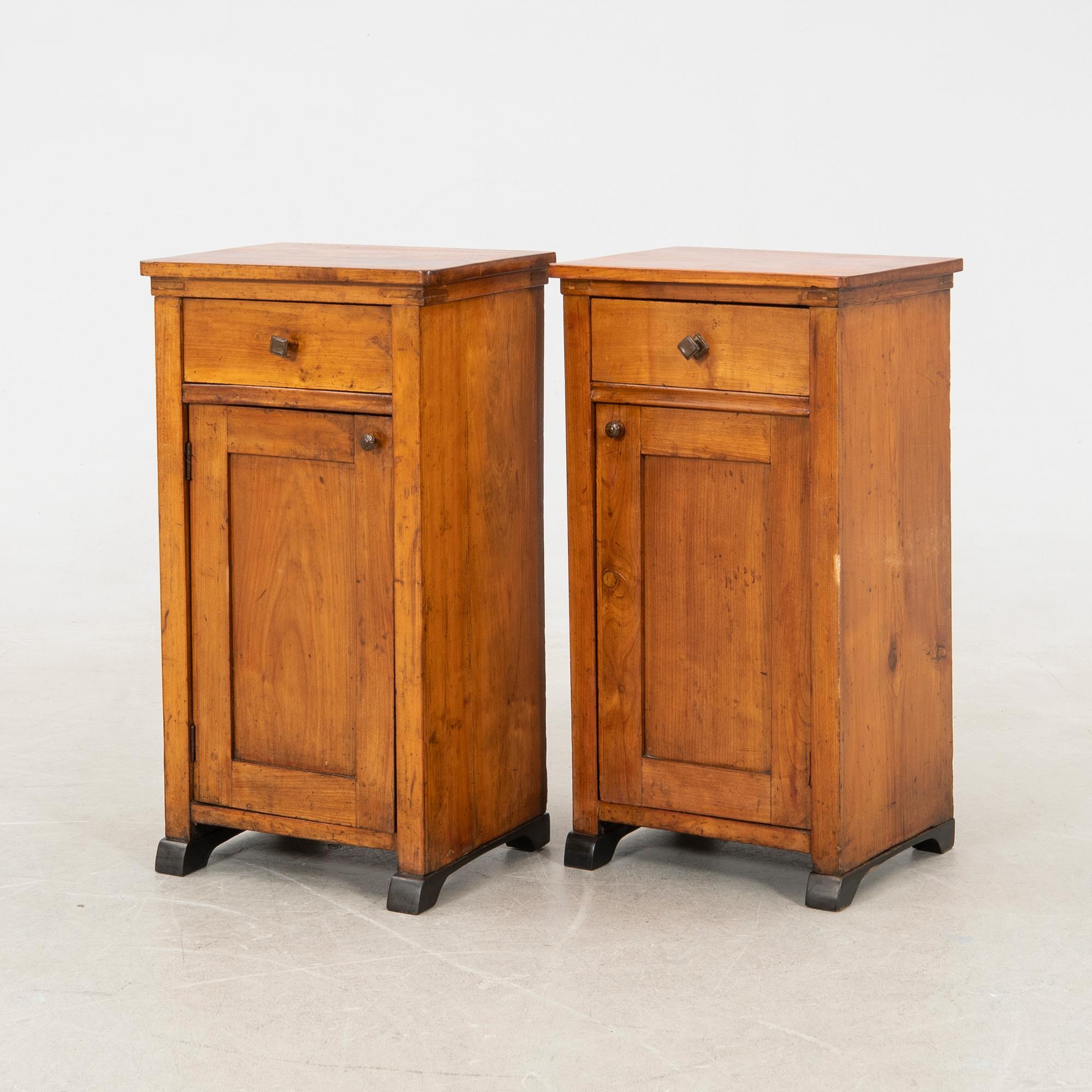 Bedside tables, a pair, first half of the 20th century. - Bukowskis