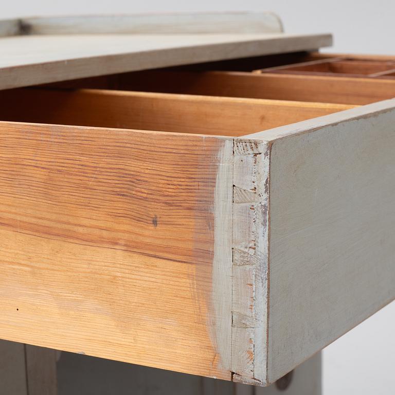 A dressing table, first half of the 19th century.
