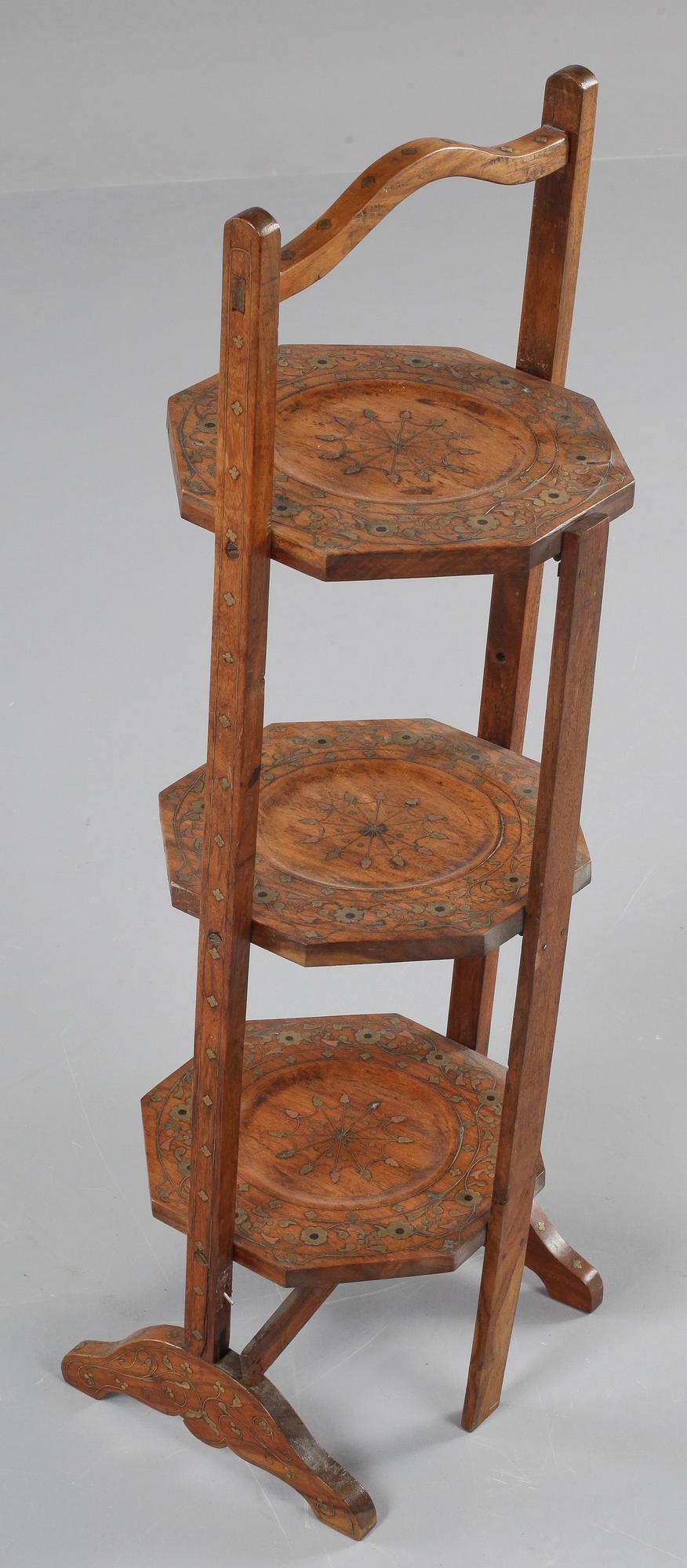 CAKESTAND, 1900-talets första hälft.