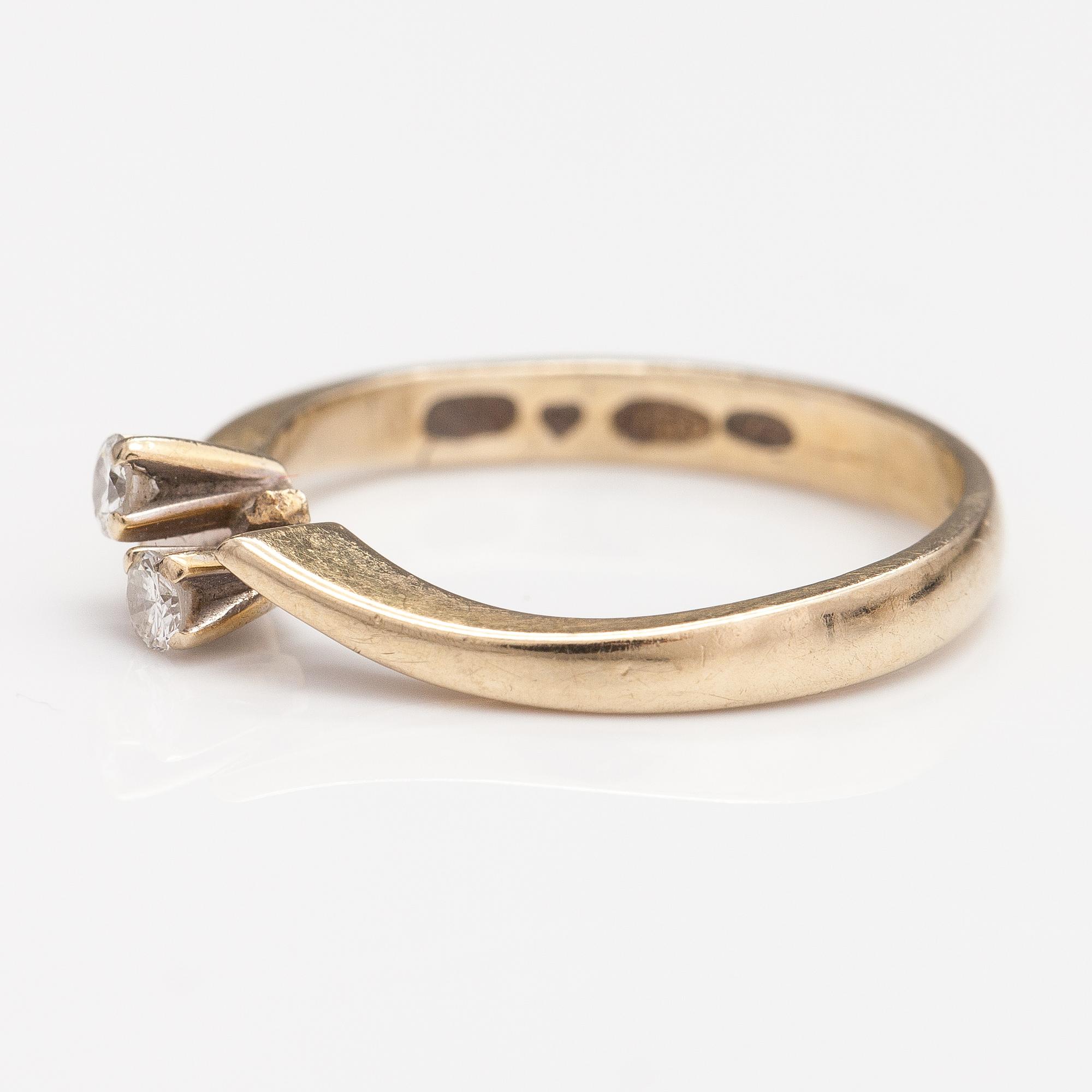 An 18K gold ring with diamonds ca. 0.12 ct in total. Finland 1974.