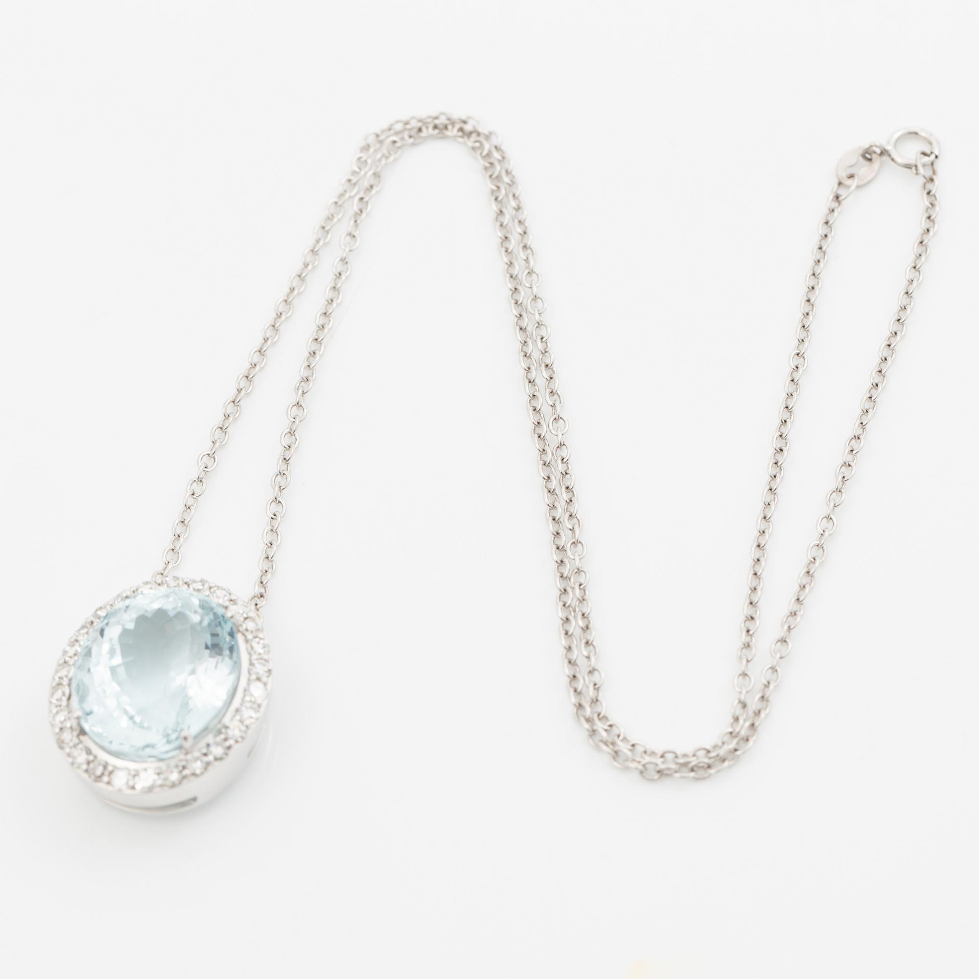 Collier 18K vitguld med oval akvamarin och briljantslipade diamanter.