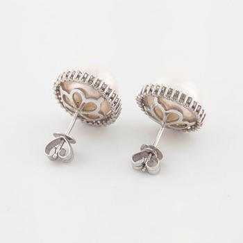ÖRHÄNGEN, med halvpärlor samt briljantslipade diamanter.