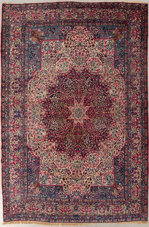 A semi-antique Kirman carpet, c. 396 x 261 cm.