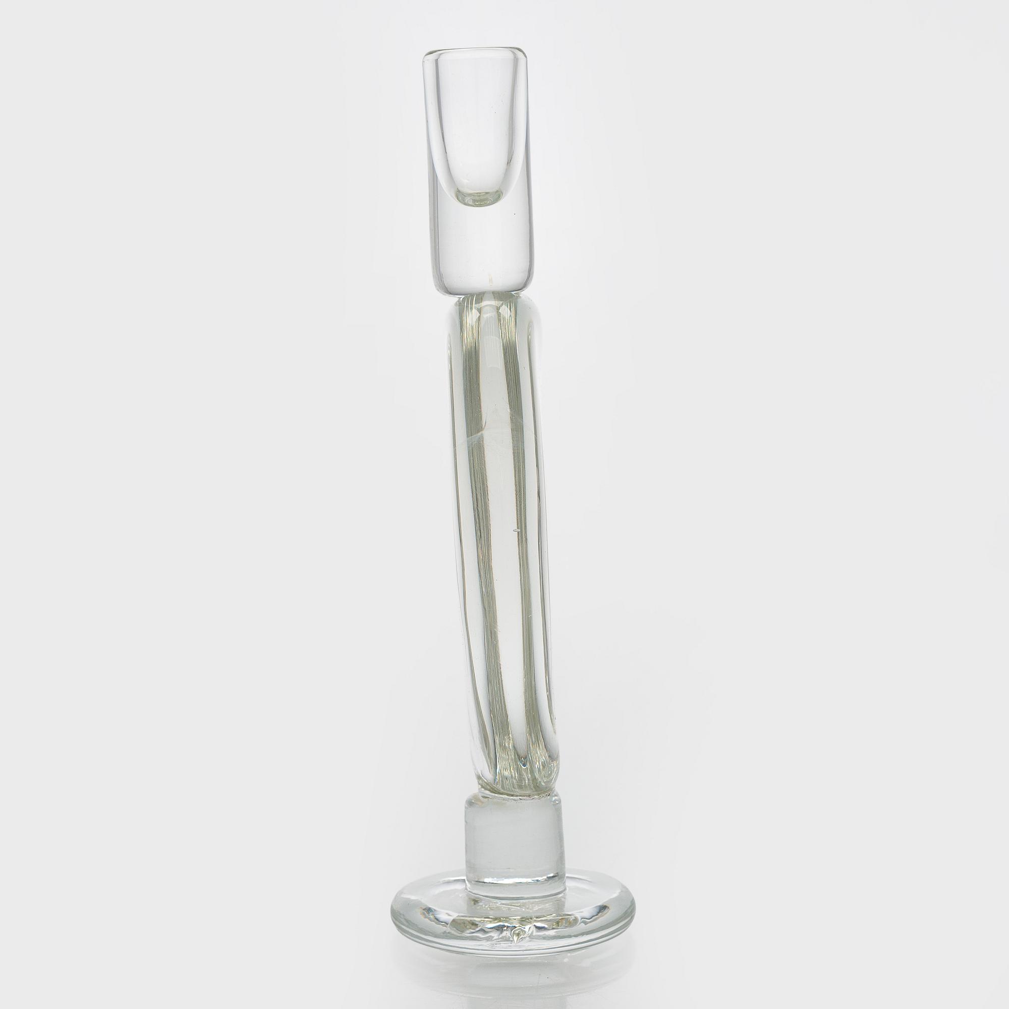 Oiva Toikka, A glass candle holder, signed Oiva Toikka Nuutajärvi Notsjö.