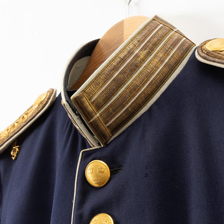 Uniform, m/1886, for officer of the Life Regiment Grenadiers.
