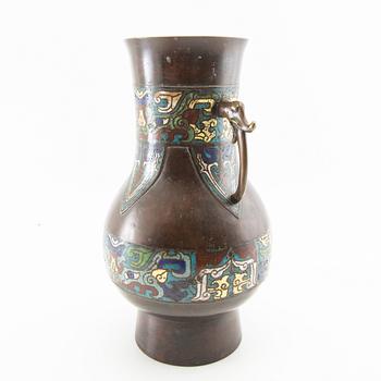 Vase China early 20th century bronze with cloisonné.