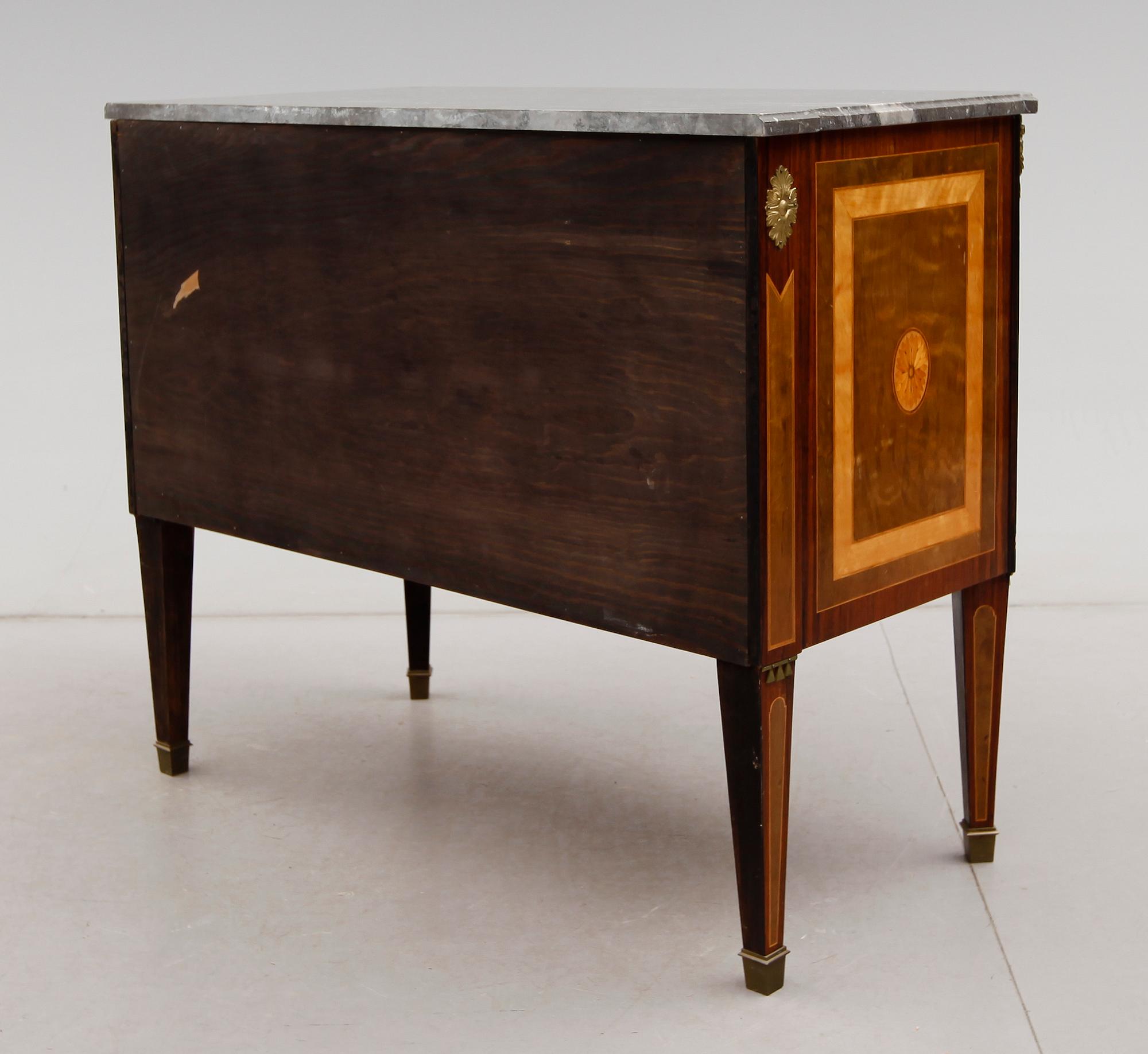 BYRÅ, gustaviansk stil, 1900-talets mitt.