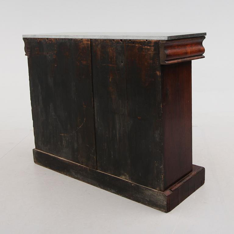 SIDEBOARD, England, 1800-talets andra hälft.