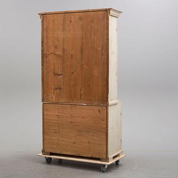 SKÅP, sengustavianskt, omkring år 1800.