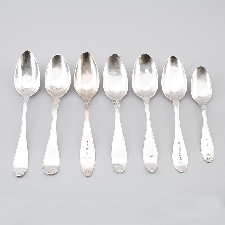 SKEDAR, 7 st, silver, svenska stämplar, 1800-talets första hälft. Vikt ca 378 g.