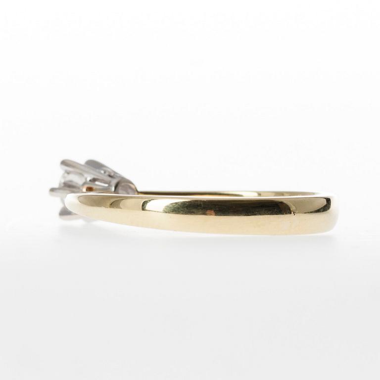 RING, 18K guld, briljantslipad diamant ca 0,20 ct. Vikt 2,7 g.