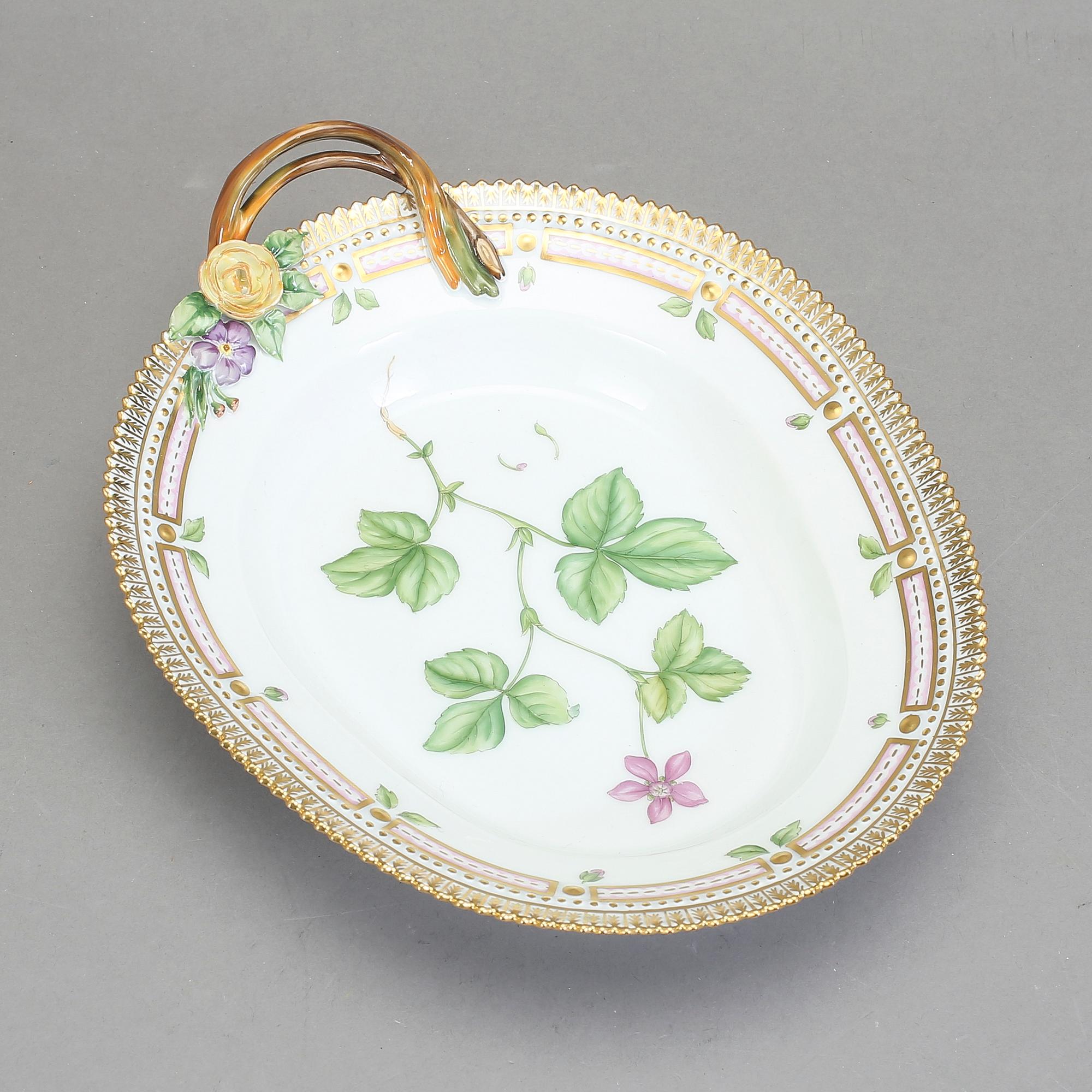 SALADIERE, porslin, Flora Danica, Royal Copenhagen.