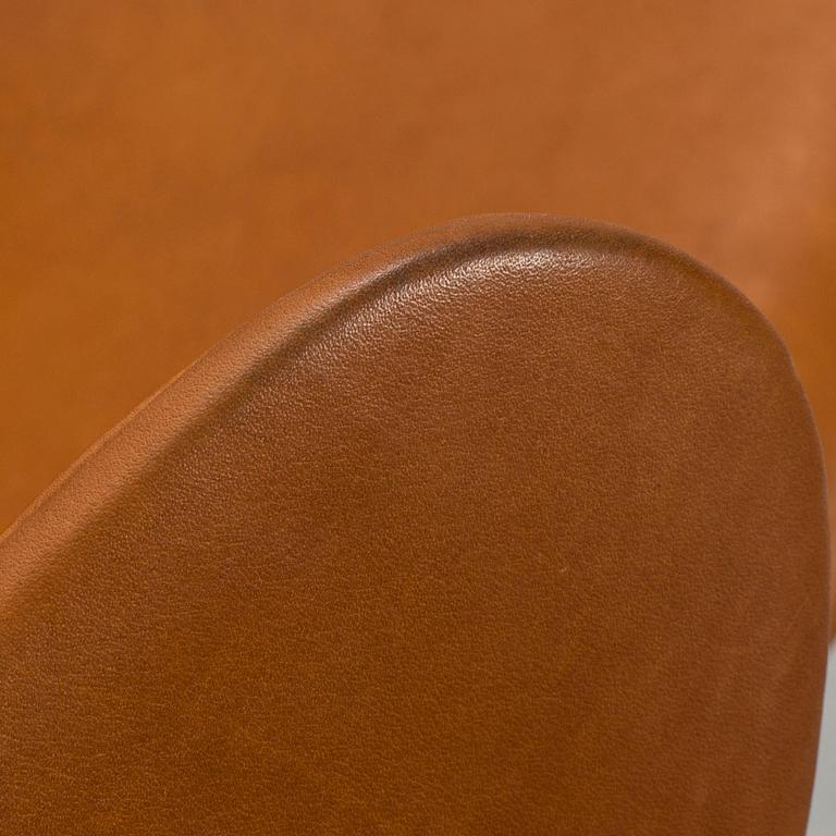 A SET OF 6 ARNE JACOBSEN "SERIES 7" CHAIRS, Fritz Hansen.