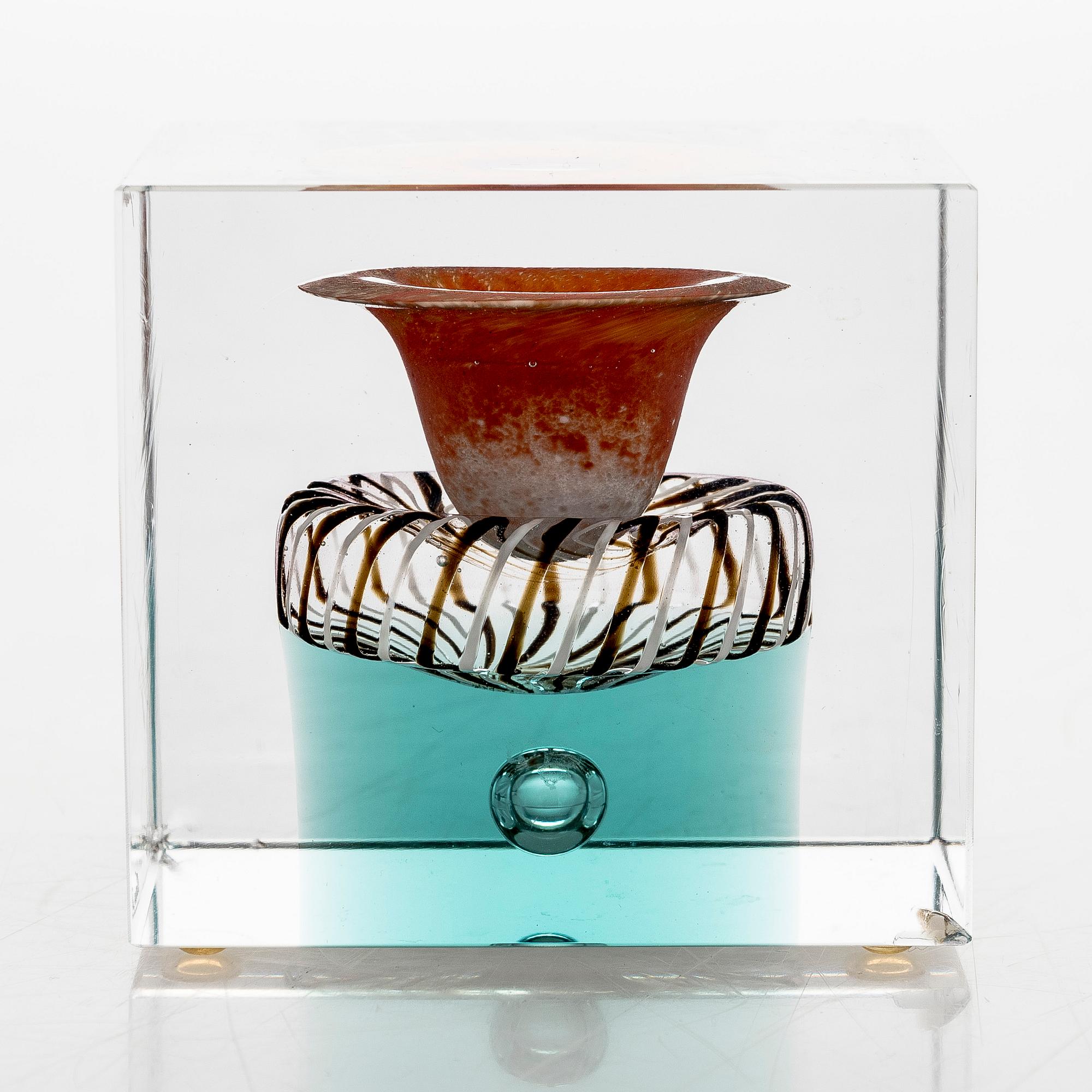 Oiva Toikka, an annual glass cube, signed Oiva Toikka, Nuutajärvi, Finland, 1999, 296/2000.