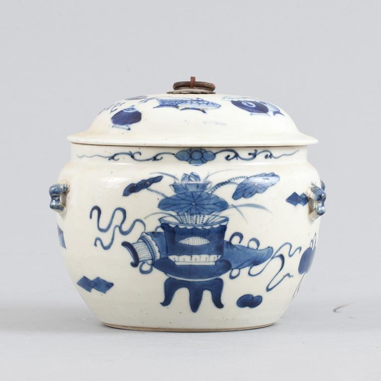 KRUKA MED LOCK, porslin, Kina 1800-tal.