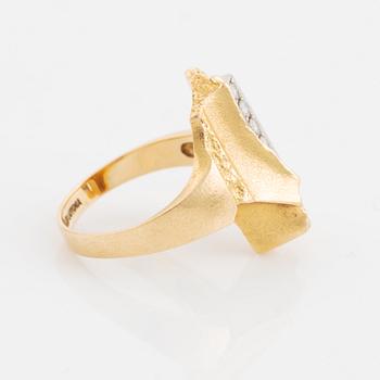 Björn Weckström, ring, "Da Capo", 18K gold with brilliant cut diamonds. Lapponia 1988.